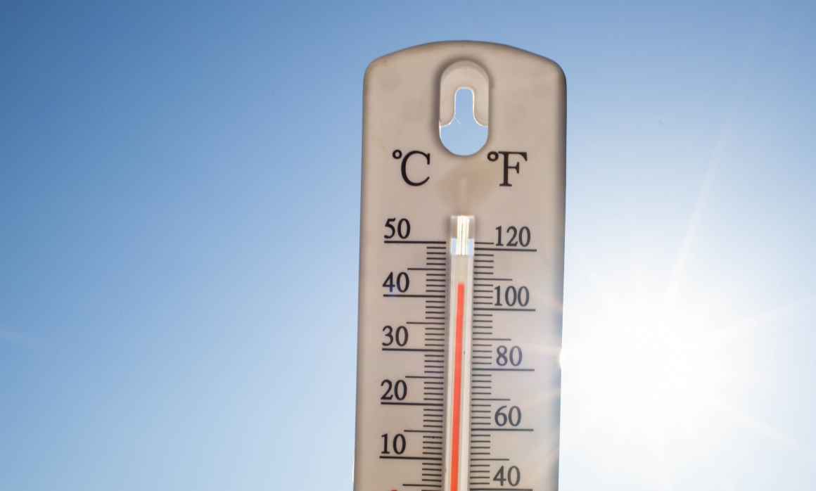 thermometer-over-38-degrees-heat-wave-2022-08-18-06-52-01-utc.jpg